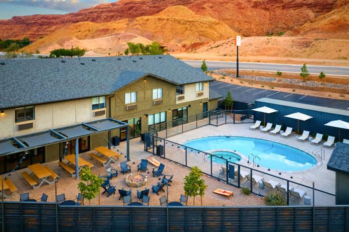 Slackline Moab, Outset Collection by Hilton — Moab, UT